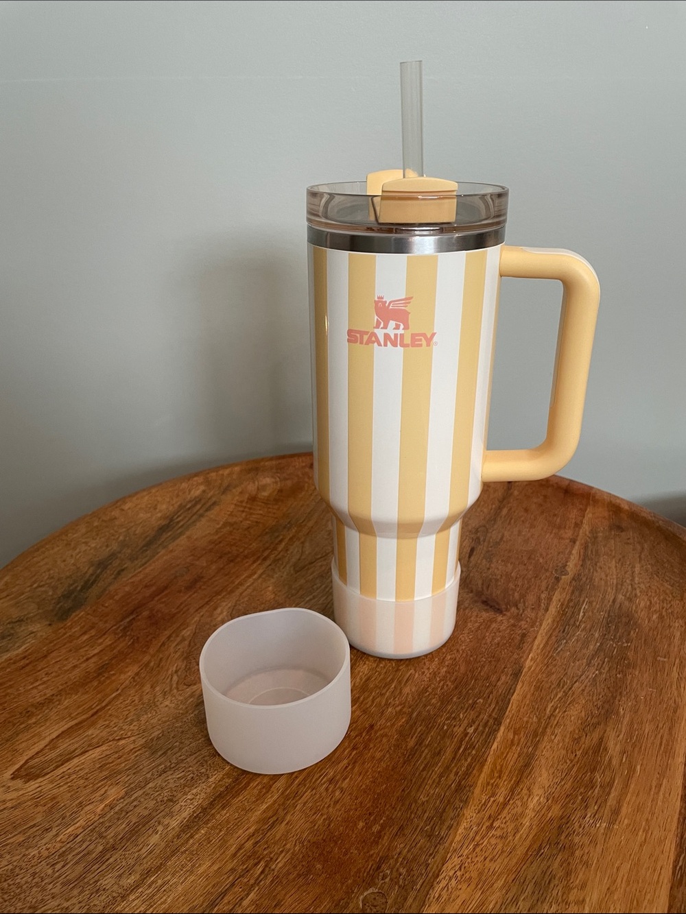 The Quencher H2.0 FlowState Tumbler 880ml